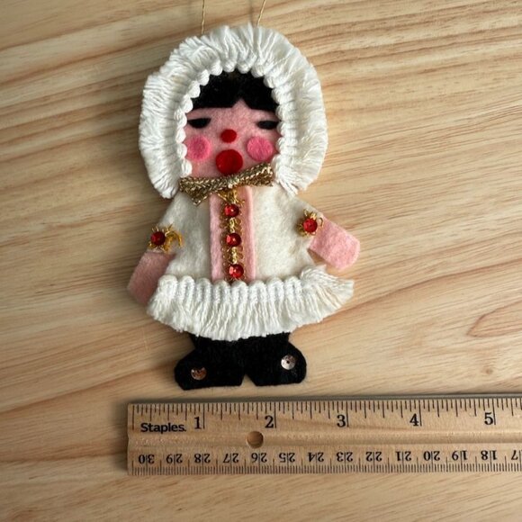 Vintage 70s Handmade Felt Eskimo Girl Christmas Ornament Inuit Yupik 5" - Picture 6 of 8